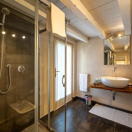 Romantic Il Piccolo Paradiso Bed & Breakfast San Felice del Benaco